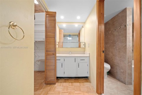 Townhouse in Miami, Florida 3 bedrooms, 157.28 sq.m. № 2001387 - photo 29