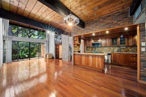 Townhouse in Miami, Florida 3 bedrooms, 157.28 sq.m. № 2001387 - photo 10