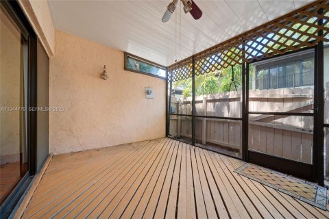 Townhouse in Miami, Florida 3 bedrooms, 157.28 sq.m. № 2001387 - photo 21