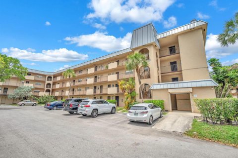 Condominio en venta en Lauderhill, Florida, 3 dormitorios, 126.35 m2 № 2252630 - foto 2