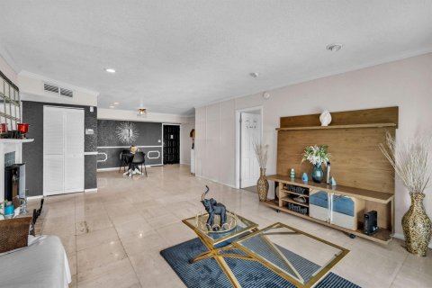 Condominio en venta en Lauderhill, Florida, 3 dormitorios, 126.35 m2 № 2252630 - foto 10