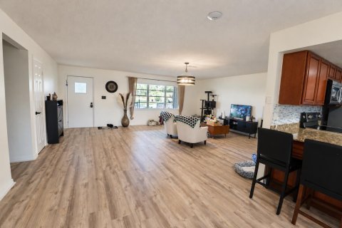 Villa ou maison à louer à St. Lucie, Floride: 3 chambres, 130.99 m2 № 2359584 - photo 8
