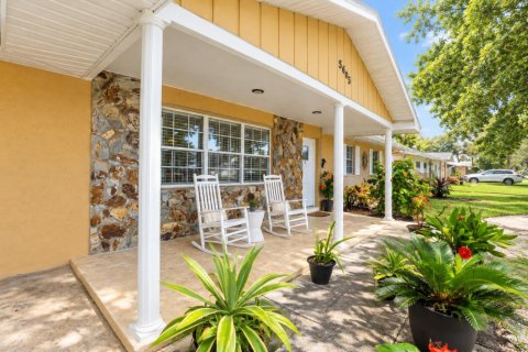 Villa ou maison à louer à St. Lucie, Floride: 3 chambres, 130.99 m2 № 2359584 - photo 2