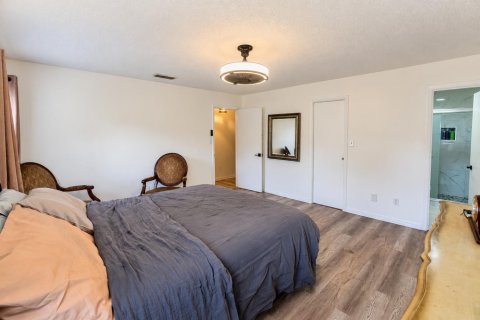 Villa ou maison à louer à St. Lucie, Floride: 3 chambres, 130.99 m2 № 2359584 - photo 7