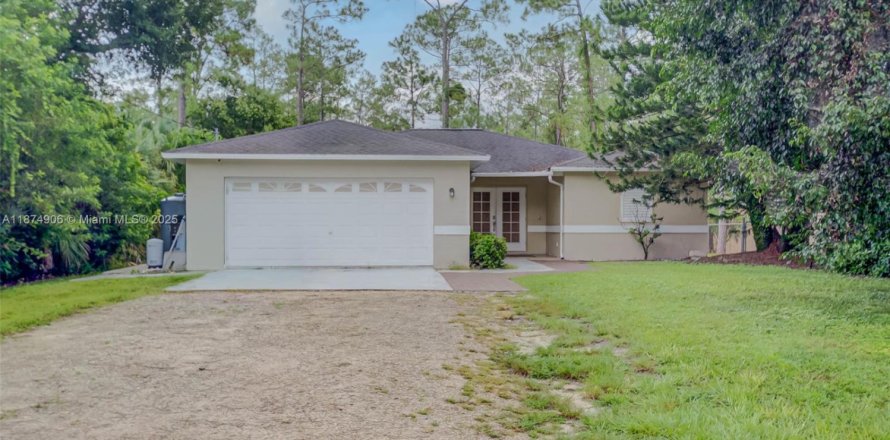 House in Naples, Florida 3 bedrooms, 181.72 sq.m. № 1922473