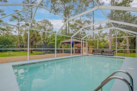 House in Naples, Florida 3 bedrooms, 181.72 sq.m. № 1922473 - photo 20