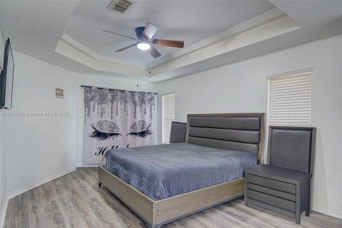 House in Naples, Florida 3 bedrooms, 181.72 sq.m. № 1922473 - photo 14