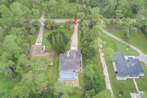 House in Naples, Florida 3 bedrooms, 181.72 sq.m. № 1922473 - photo 19