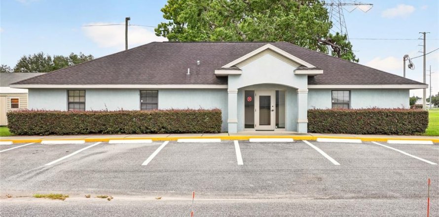 Commercial property in Ocala, Florida 206.06 sq.m. № 2314694