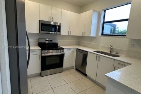 Touwnhouse à louer à Homestead, Floride: 3 chambres, 133.97 m2 № 2017853 - photo 4