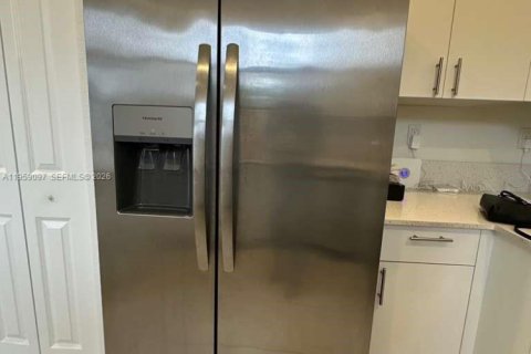 Touwnhouse à louer à Homestead, Floride: 3 chambres, 133.97 m2 № 2017853 - photo 7