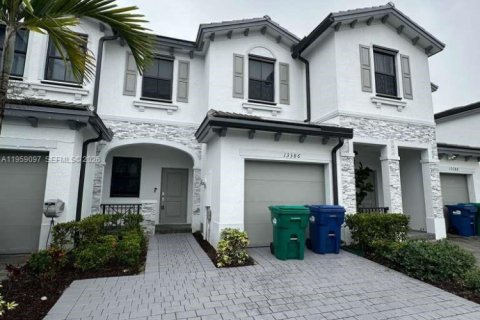 Touwnhouse à louer à Homestead, Floride: 3 chambres, 133.97 m2 № 2017853 - photo 2