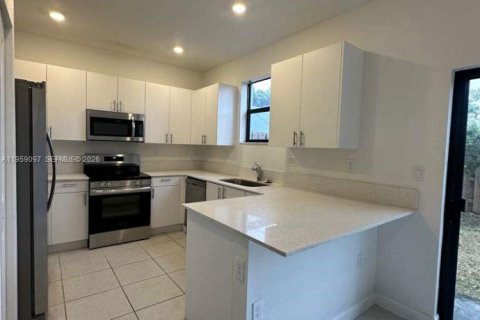 Touwnhouse à louer à Homestead, Floride: 3 chambres, 133.97 m2 № 2017853 - photo 3