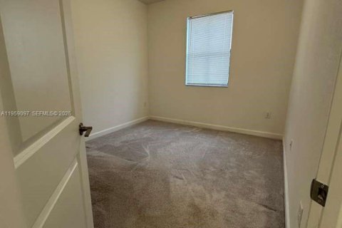 Touwnhouse à louer à Homestead, Floride: 3 chambres, 133.97 m2 № 2017853 - photo 11