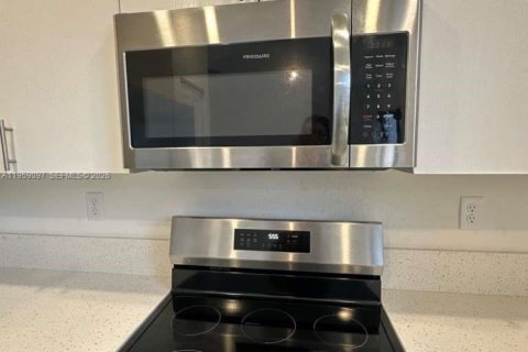 Touwnhouse à louer à Homestead, Floride: 3 chambres, 133.97 m2 № 2017853 - photo 9