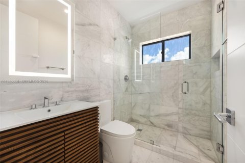 Villa ou maison à vendre à Miami, Floride: 4 chambres, 262.73 m2 № 2000207 - photo 25