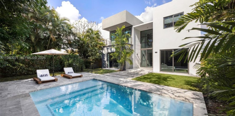 Villa ou maison à Miami, Floride 4 chambres, 262.73 m2 № 2000207