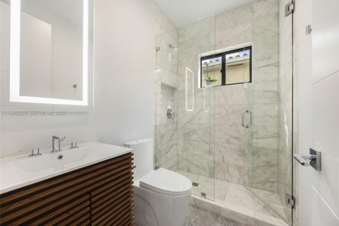 Villa ou maison à vendre à Miami, Floride: 4 chambres, 262.73 m2 № 2000207 - photo 13