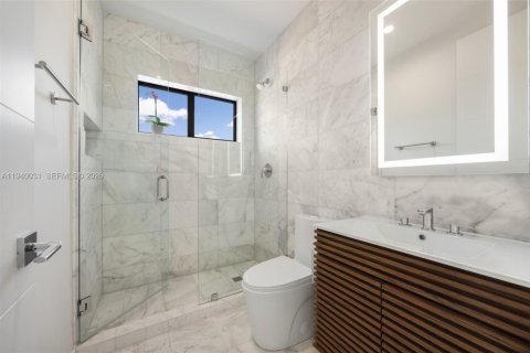 Villa ou maison à vendre à Miami, Floride: 4 chambres, 262.73 m2 № 2000207 - photo 27