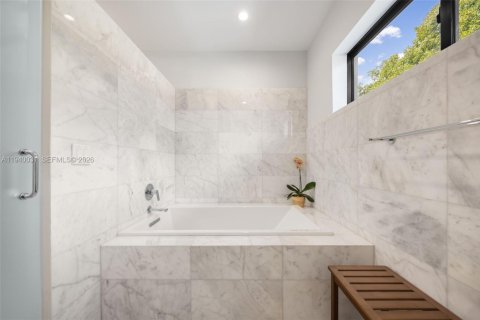 Villa ou maison à vendre à Miami, Floride: 4 chambres, 262.73 m2 № 2000207 - photo 21