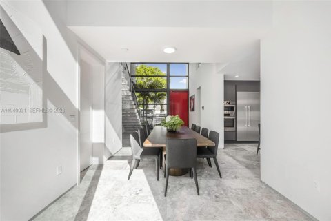 Villa ou maison à vendre à Miami, Floride: 4 chambres, 262.73 m2 № 2000207 - photo 6