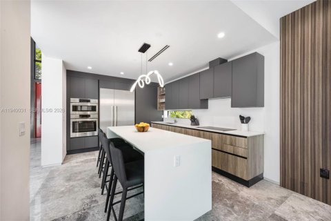 Villa ou maison à vendre à Miami, Floride: 4 chambres, 262.73 m2 № 2000207 - photo 8