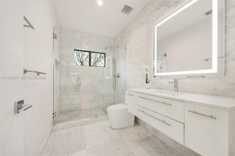 Villa ou maison à vendre à Miami, Floride: 4 chambres, 262.73 m2 № 2000207 - photo 16