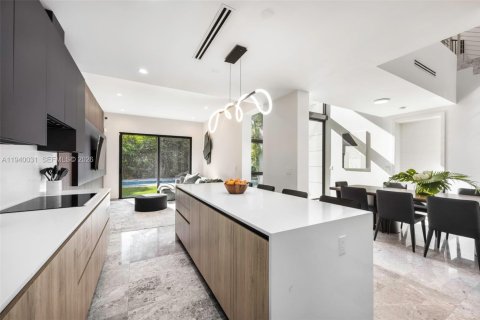 Villa ou maison à vendre à Miami, Floride: 4 chambres, 262.73 m2 № 2000207 - photo 9