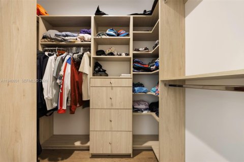 Villa ou maison à vendre à Miami, Floride: 4 chambres, 262.73 m2 № 2000207 - photo 23