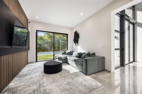 Villa ou maison à vendre à Miami, Floride: 4 chambres, 262.73 m2 № 2000207 - photo 10