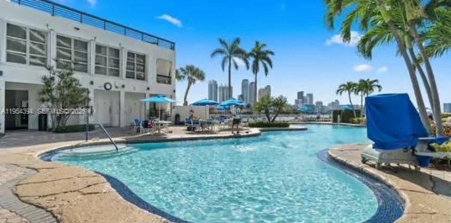 Condominio en Aventura, Florida, 2 dormitorios № 2153333