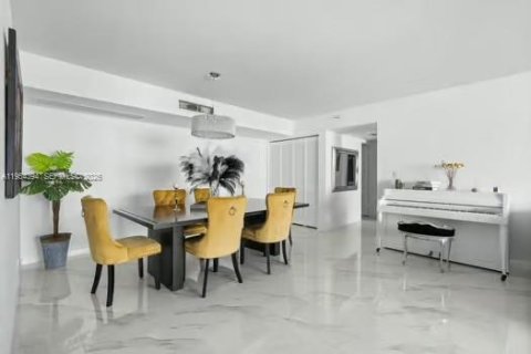 Condominio en venta en Aventura, Florida, 2 dormitorios, 126.81 m2 № 2153333 - foto 10