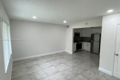 Apartment in Hollywood, Florida 1 bedroom № 1954100 - photo 1