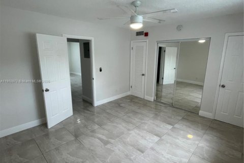 Apartment in Hollywood, Florida 1 bedroom № 1954100 - photo 2