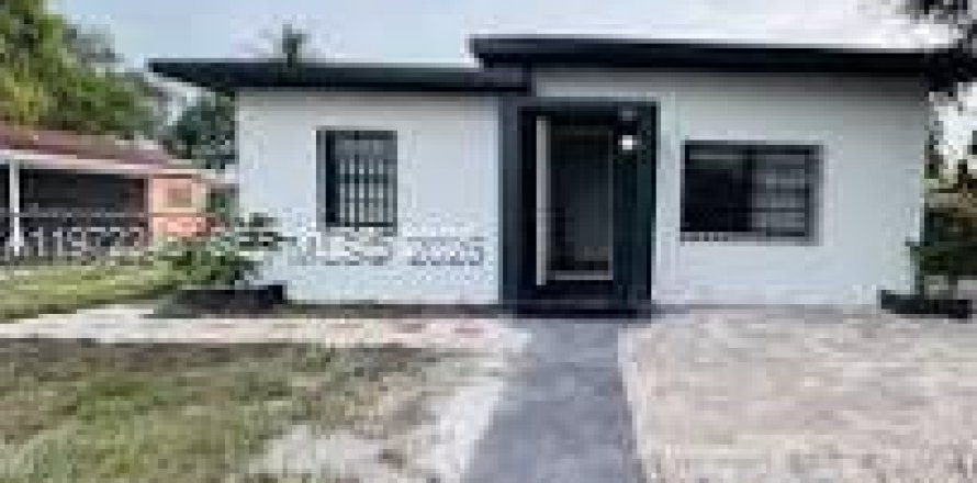 Дом в Опа-Локка, Флорида 3 спальни, 82.5м2 № 2032990