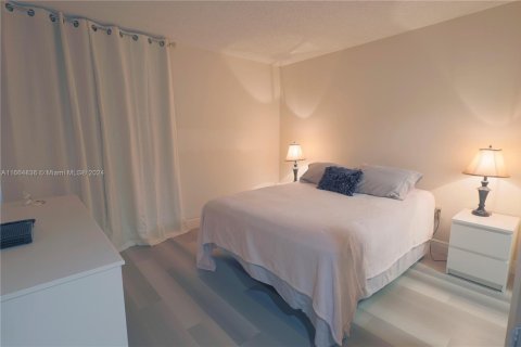 Copropriété à vendre à Pembroke Pines, Floride: 2 chambres, 92.9 m2 № 1729550 - photo 16