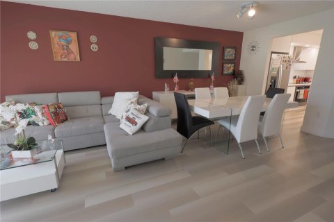 Copropriété à vendre à Pembroke Pines, Floride: 2 chambres, 92.9 m2 № 1729550 - photo 24