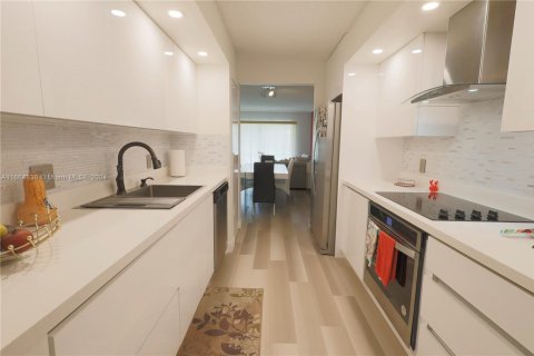 Copropriété à vendre à Pembroke Pines, Floride: 2 chambres, 92.9 m2 № 1729550 - photo 1