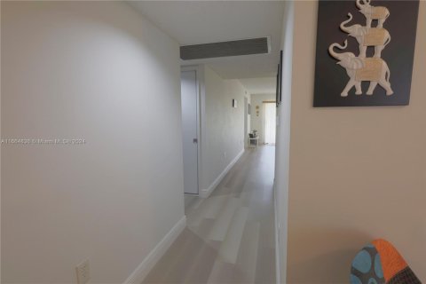 Copropriété à vendre à Pembroke Pines, Floride: 2 chambres, 92.9 m2 № 1729550 - photo 12