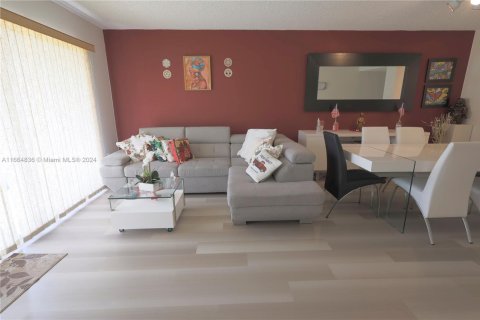 Copropriété à vendre à Pembroke Pines, Floride: 2 chambres, 92.9 m2 № 1729550 - photo 23