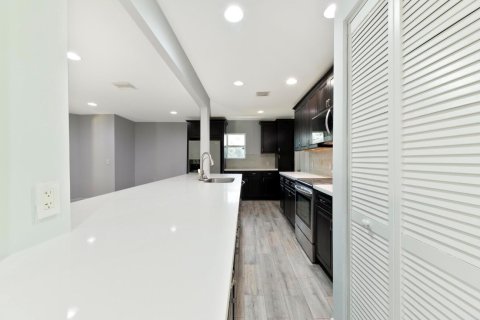Villa ou maison à vendre à Fort Lauderdale, Floride: 3 chambres, 145.3 m2 № 2432834 - photo 13