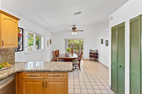 House in Plantation, Florida 3 bedrooms, 145.95 sq.m. № 2071688 - photo 17