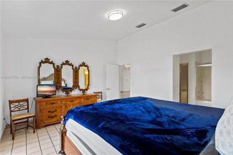 House in Plantation, Florida 3 bedrooms, 145.95 sq.m. № 2071688 - photo 21