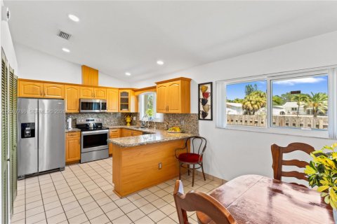 House in Plantation, Florida 3 bedrooms, 145.95 sq.m. № 2071688 - photo 14