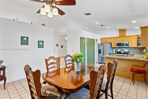 House in Plantation, Florida 3 bedrooms, 145.95 sq.m. № 2071688 - photo 11