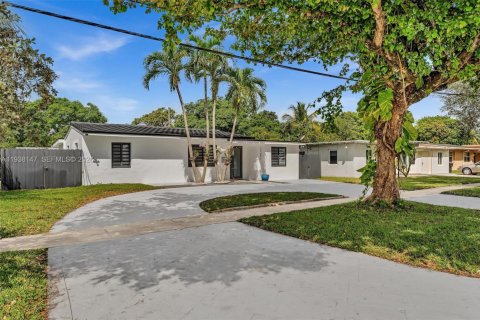 Villa ou maison à vendre à North Miami, Floride: 4 chambres, 160.16 m2 № 1996391 - photo 8