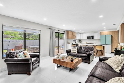 Villa ou maison à vendre à North Miami, Floride: 4 chambres, 160.16 m2 № 1996391 - photo 30