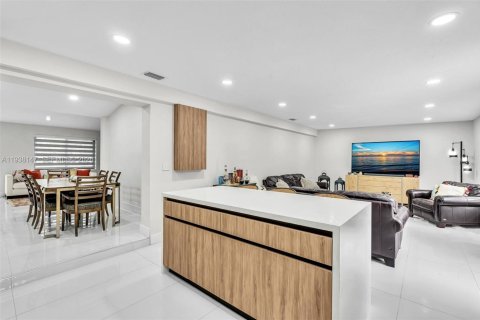 Villa ou maison à vendre à North Miami, Floride: 4 chambres, 160.16 m2 № 1996391 - photo 22