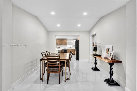 Villa ou maison à vendre à North Miami, Floride: 4 chambres, 160.16 m2 № 1996391 - photo 16