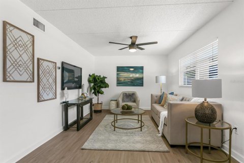 Apartamento en alquiler en Tampa, Florida, 2 dormitorios, 81.29 m2 № 2218424 - foto 4